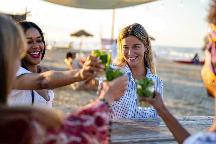 friends drinking alcoholic-free drinks on the beach